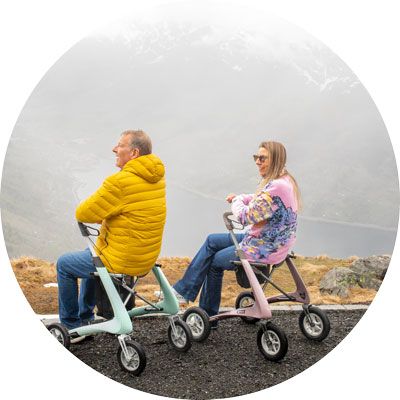 Rullator, krykker og stokk